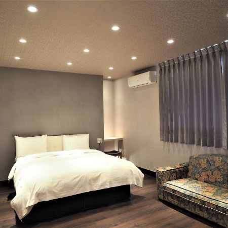 Day Chen Hotel Yilan Екстер'єр фото