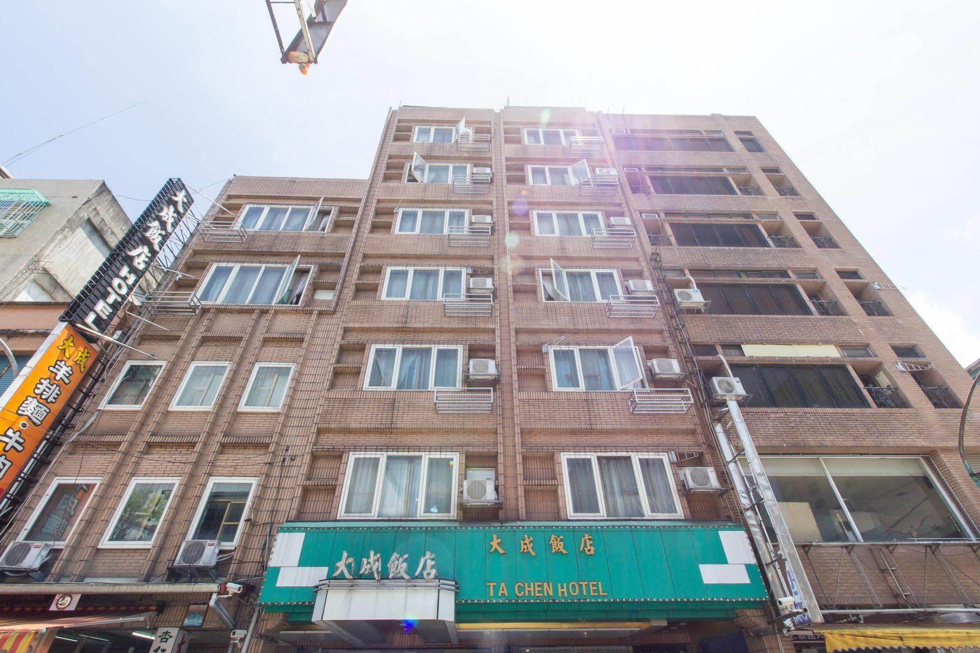 Day Chen Hotel Yilan Екстер'єр фото