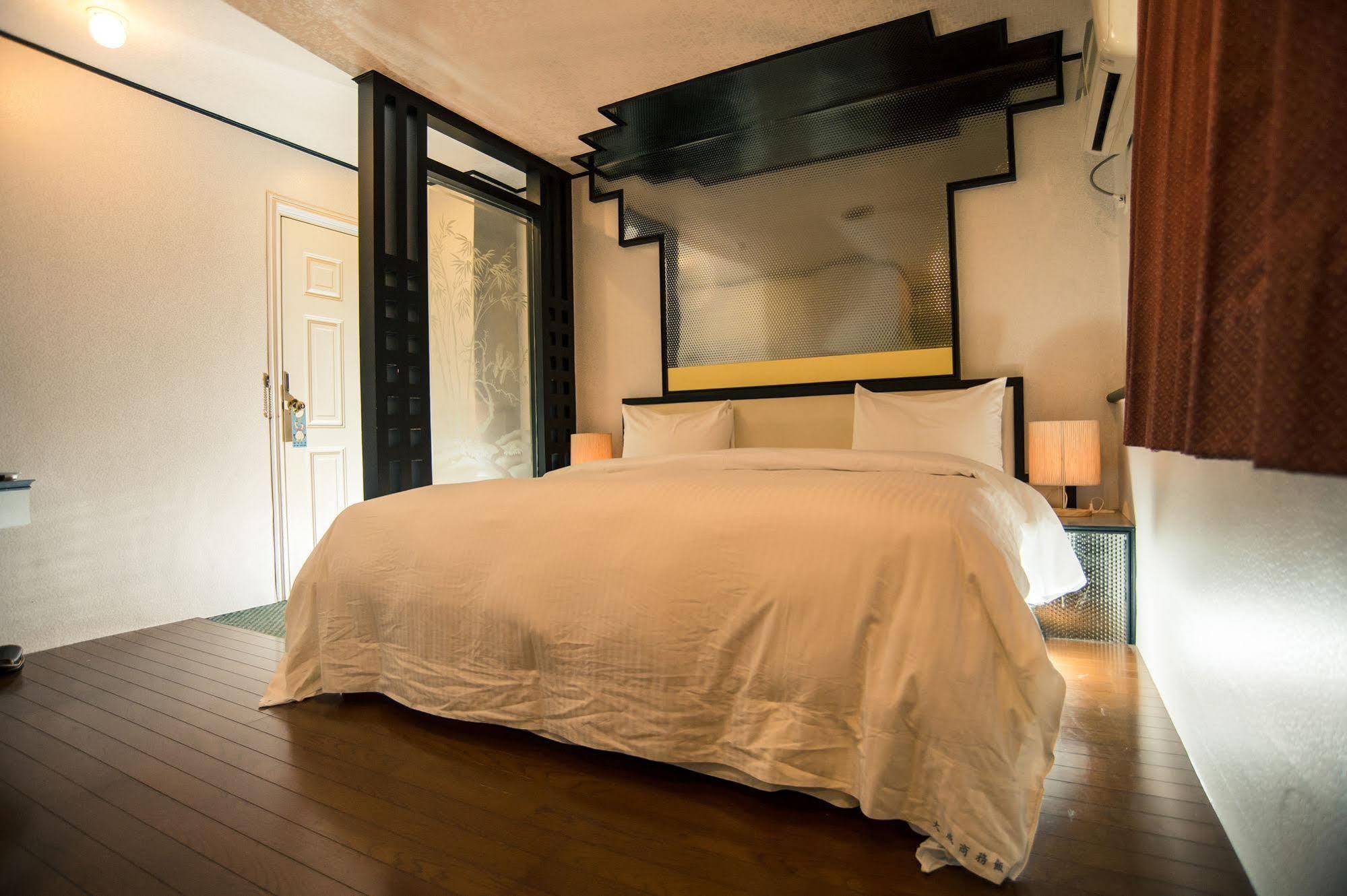 Day Chen Hotel Yilan Екстер'єр фото