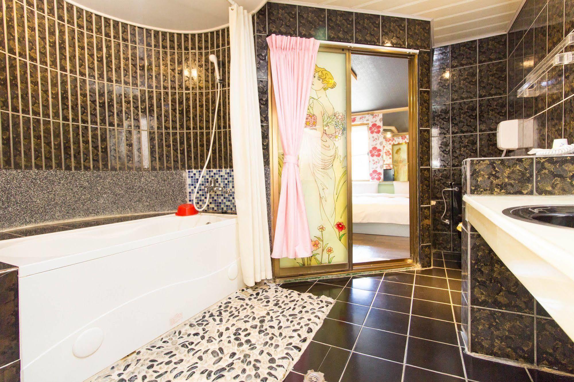 Day Chen Hotel Yilan Екстер'єр фото