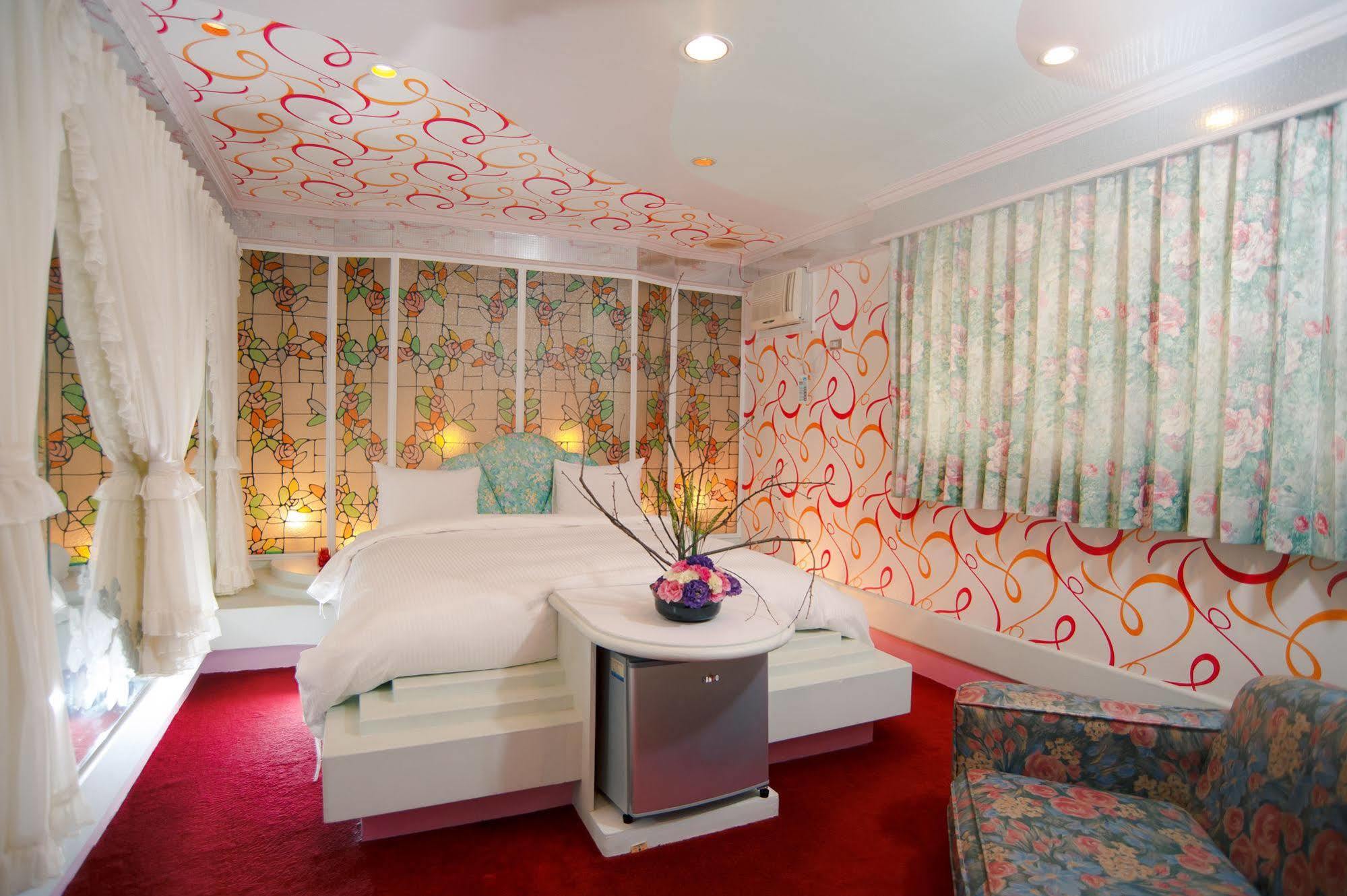 Day Chen Hotel Yilan Екстер'єр фото
