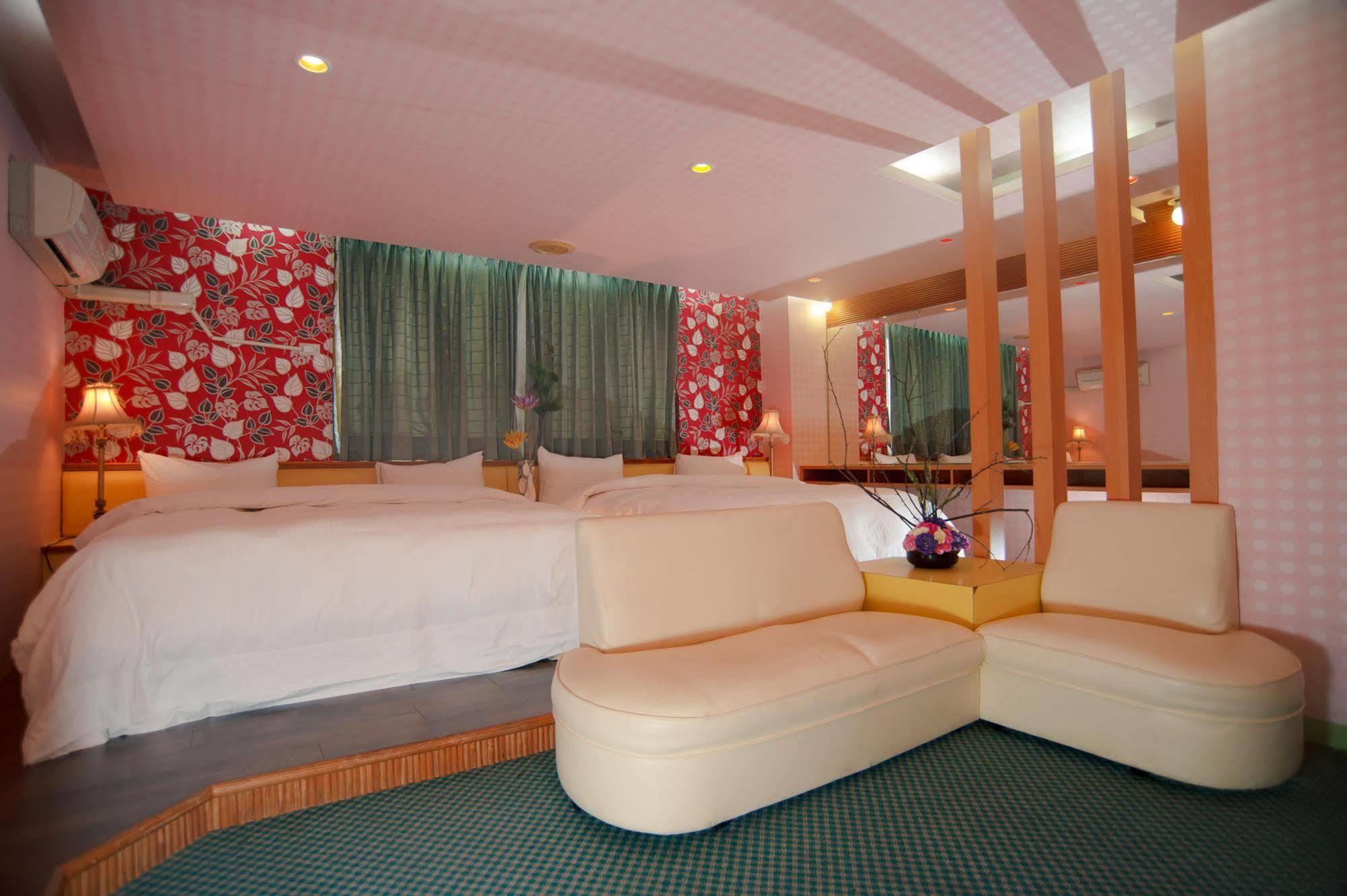 Day Chen Hotel Yilan Екстер'єр фото