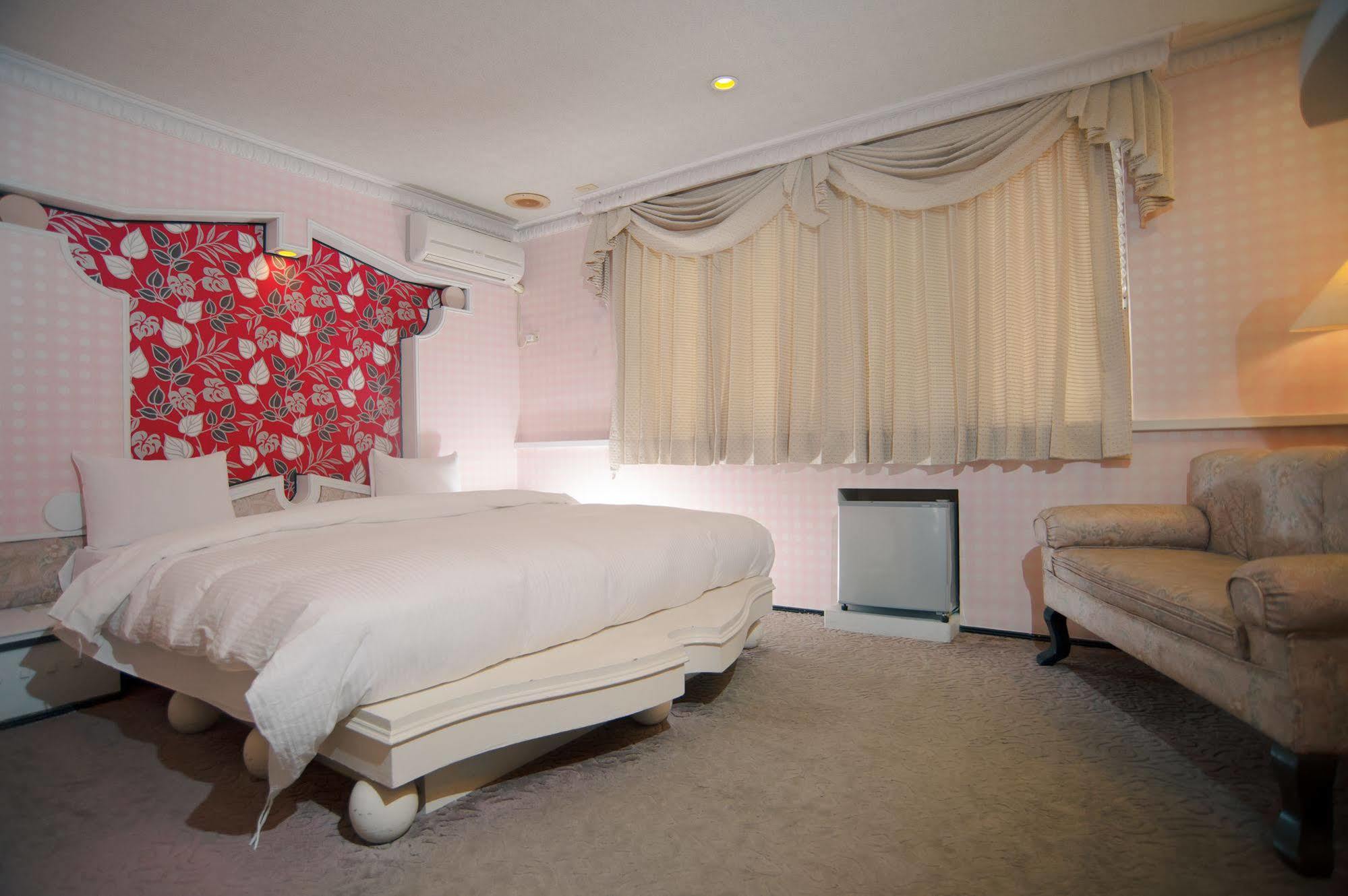 Day Chen Hotel Yilan Екстер'єр фото