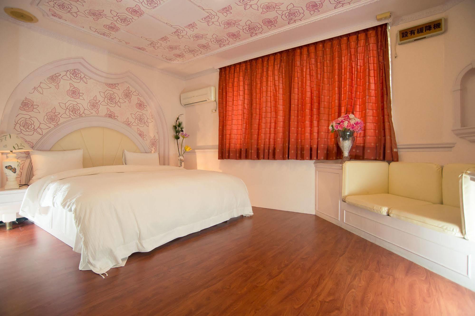 Day Chen Hotel Yilan Екстер'єр фото