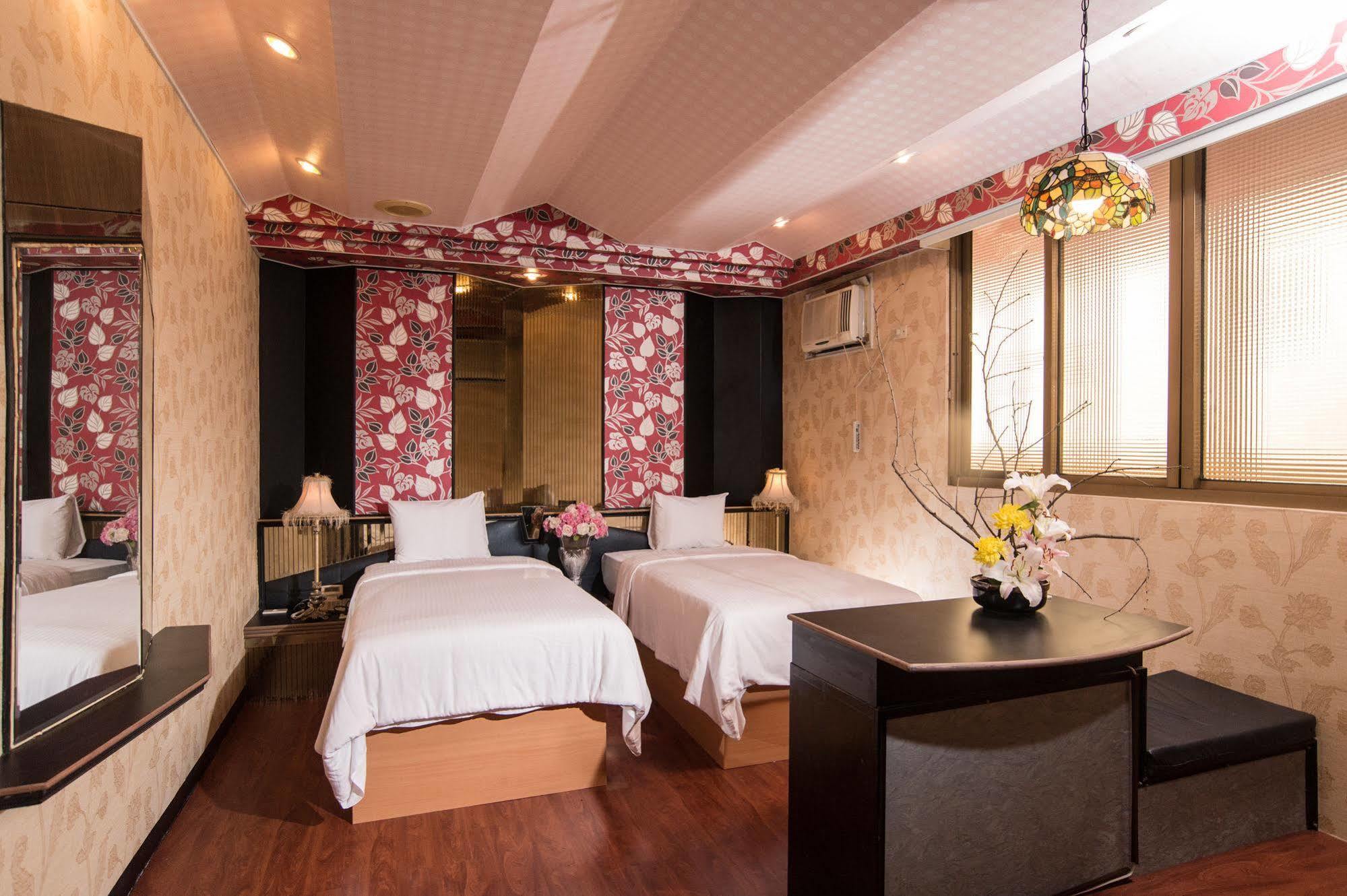 Day Chen Hotel Yilan Екстер'єр фото