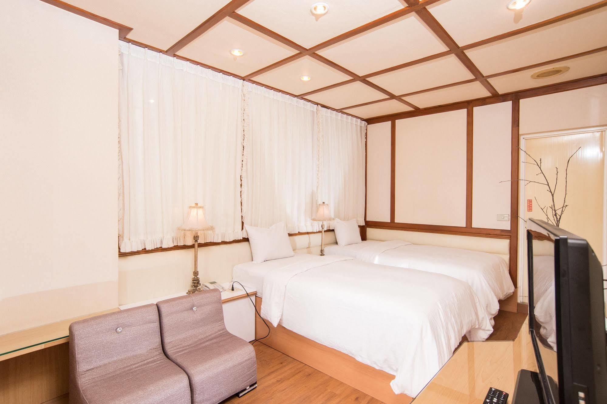Day Chen Hotel Yilan Екстер'єр фото