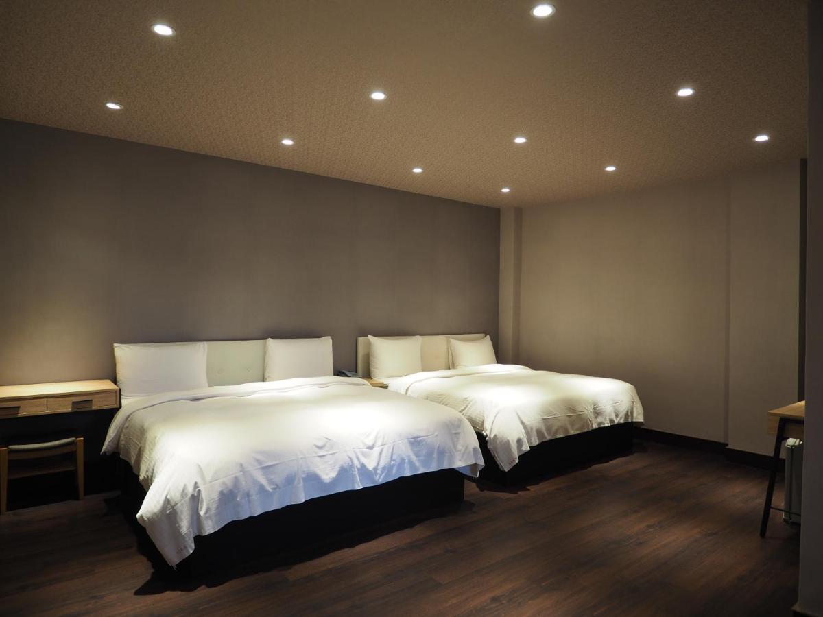 Day Chen Hotel Yilan Екстер'єр фото